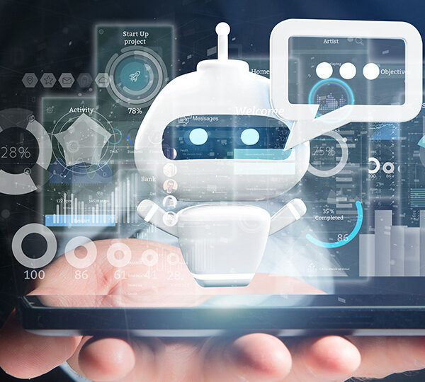 Das Bild zeigt eine Hand, die ein Smartphone hält, aus dem ein grafisches 3D-Modell eines Chatbot-Roboters hervorgeht, umgeben von verschiedenen digitalen und interaktiven Geschäftsdiagrammen und Benutzeroberflächen